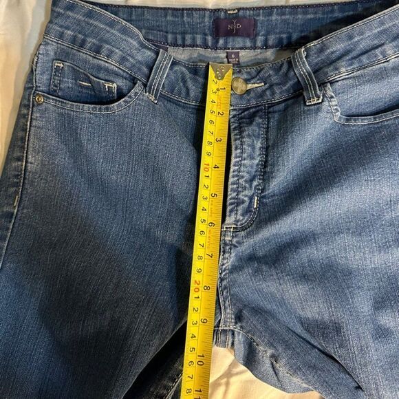 NYDJ Jeans Size 8 Capri 20 Inch Inseam - Picture 5 of 13